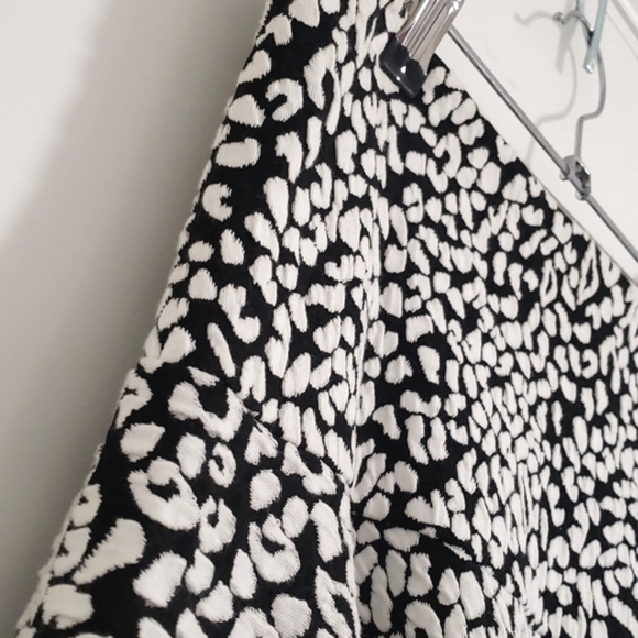 Guess Black & White Animal Pattern Skirt - Picture 2 of 8